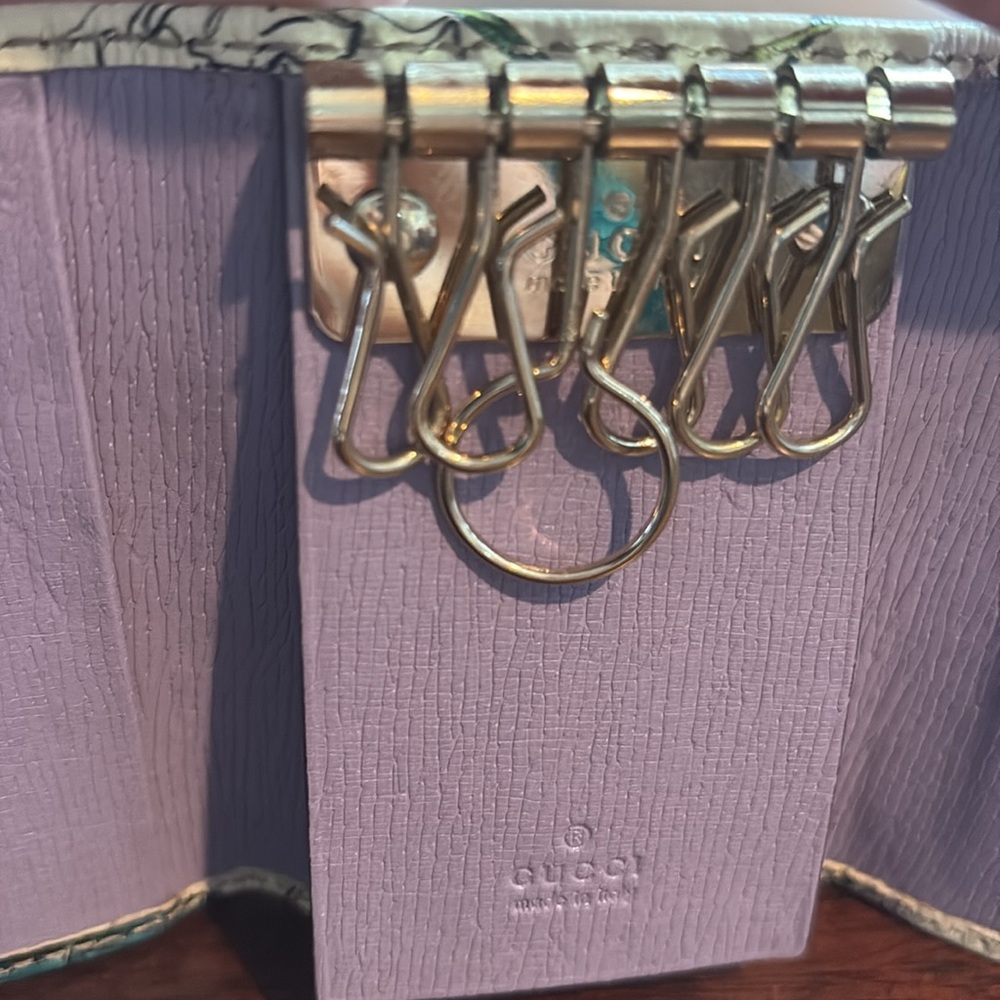 GUCCI Flora Key Case w/Buckle Detail Six-Ring - Picture 9 of 12